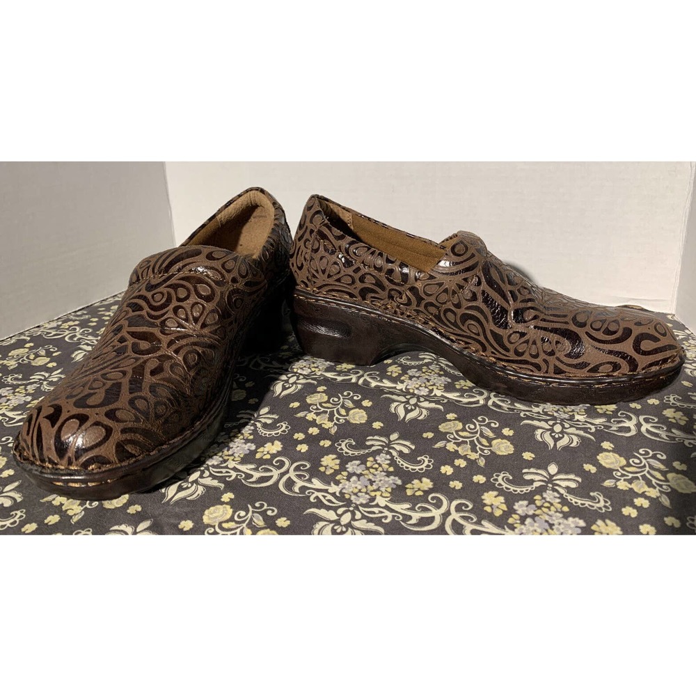 BOC Born Concept Womens Size 8M SlipOn Brown Embossed Leather Clog Nursing Shoes